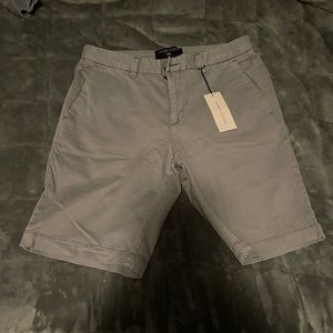 NWT MENS HENRI-LLOYD CHINO SHORT SIZE 32 WAIST.